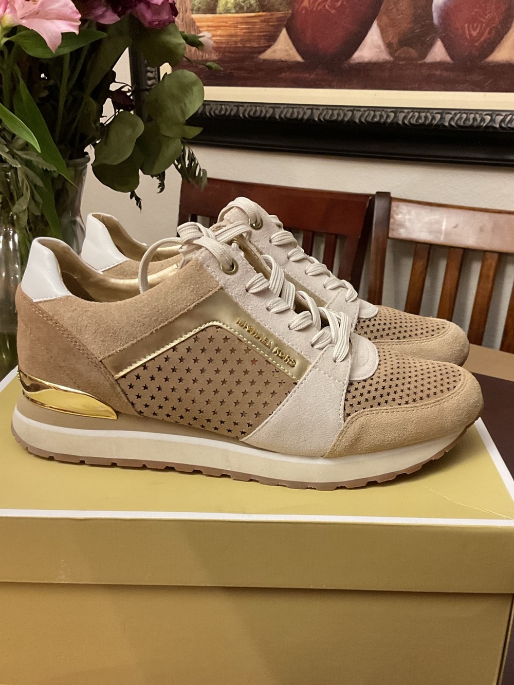 Like New MICHAEL Michael Kors Billie Trainer LT Khaki Suede Sneakers Size 9M